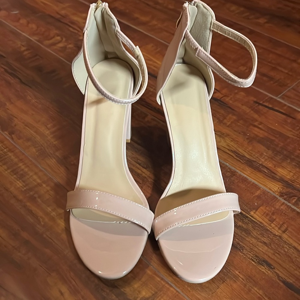 SHEIN Tan heels size 39